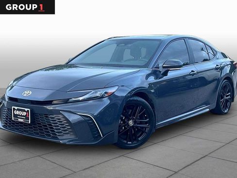 Used 2025 Toyota Camry SE w/ Convenience Package FWD image 1