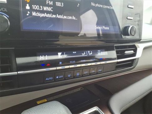 Certified 2021 Toyota Sienna LE image 23