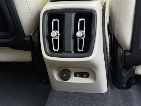 New 2025 Volvo XC40 B5 Ultra w/ Climate Package image 28