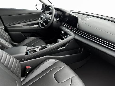 New 2025 Hyundai Elantra Limited image 16