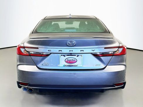 Used 2025 Toyota Camry SE image 6