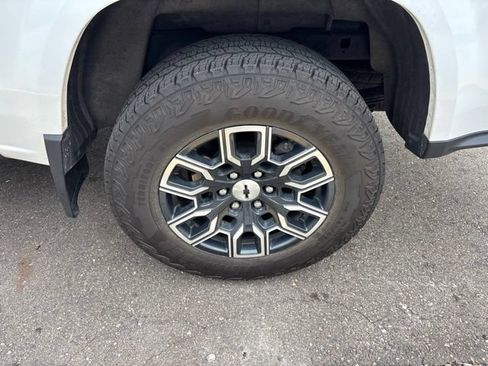 Used 2023 Chevrolet Colorado Z71 w/ Z71 Convenience Package 2 AWD/4WD image 12