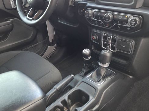 Used 2023 Jeep Gladiator Sport AWD/4WD image 4