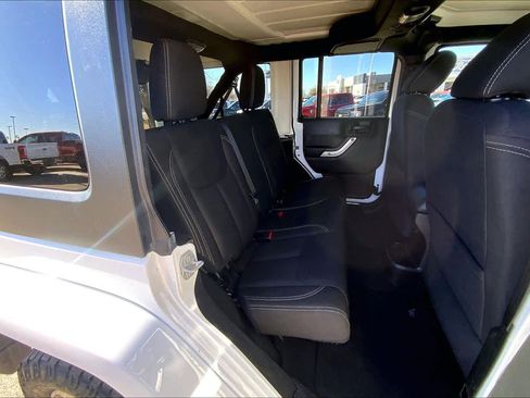 Used 2018 Jeep Wrangler Unlimited Sahara image 19