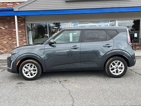 Used 2025 Kia Soul LX w/ LX Technology Package image 2