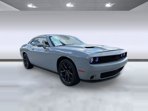 Used 2020 Dodge Challenger SXT w/ Driver Convenience Group RWD image 6