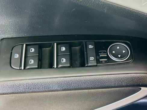 Used 2025 Kia Soul LX w/ LX Technology Package FWD image 15