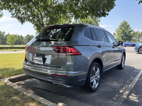 Used 2020 Volkswagen Tiguan SEL FWD image 24