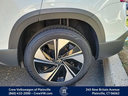 Certified 2023 Volkswagen Taos SE image 10