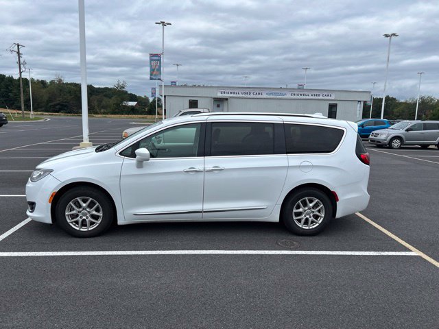 Used 2020 Chrysler Pacifica Touring-L FWD image 2