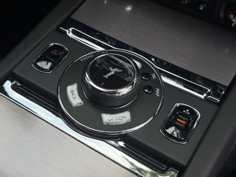 Used 2016 Rolls-Royce Wraith RWD image 48