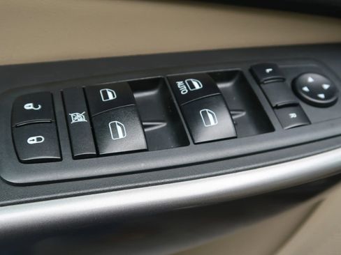 Used 2019 Jeep Cherokee Latitude w/ Popular Appearance Group image 27