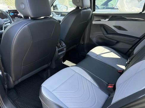New 2026 Volkswagen Tiguan SE R-Line FWD image 10