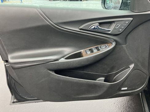 Used 2017 Chevrolet Malibu Premier w/ Driver Confidence Package image 16