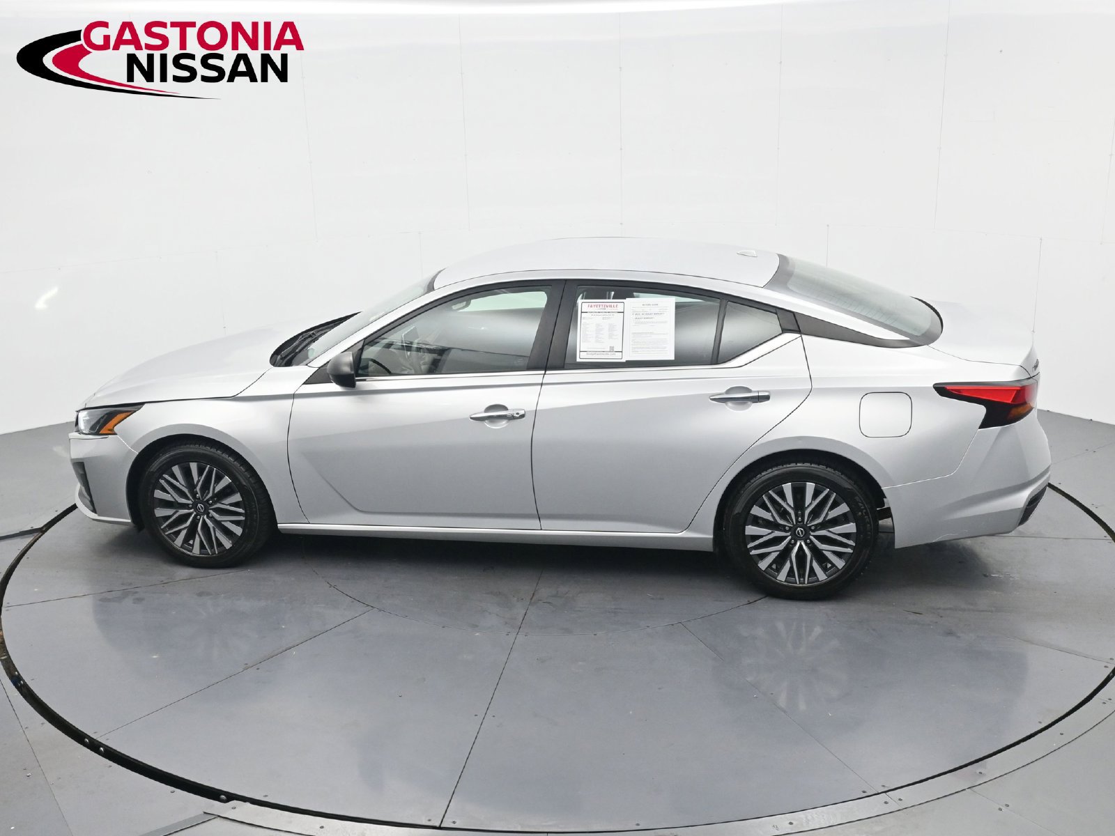 Used 2024 Nissan Altima 2.5 SV FWD image 31