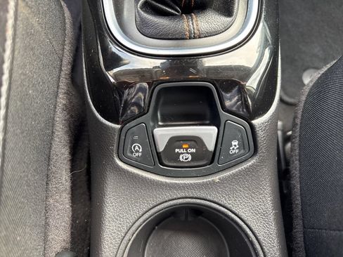 Used 2019 Jeep Compass Limited FWD image 39