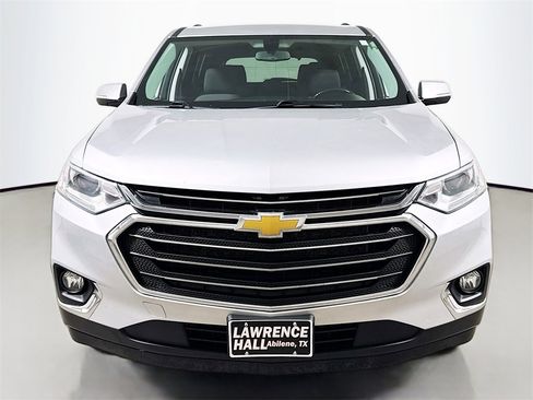 Used 2020 Chevrolet Traverse LT image 2