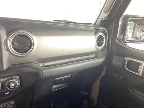 Used 2020 Jeep Gladiator Overland AWD/4WD image 31
