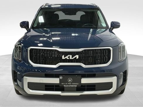 Used 2025 Kia Telluride EX w/ EX Captain's Chair Package AWD/4WD image 2