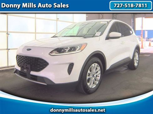 Used 2020 Ford Escape SE image 1
