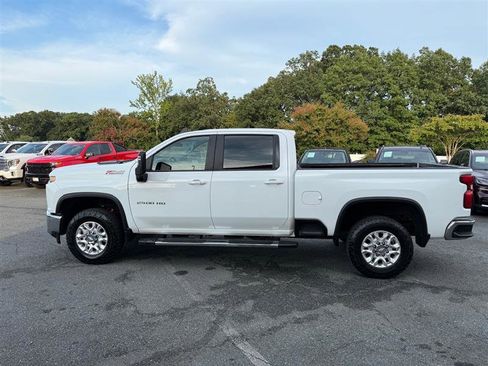 Used 2022 Chevrolet Silverado 2500 LT w/ Convenience Package image 6
