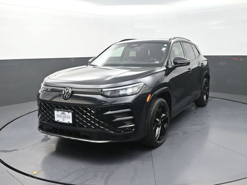 Used 2026 Volkswagen Tiguan SE R-Line AWD/4WD image 4