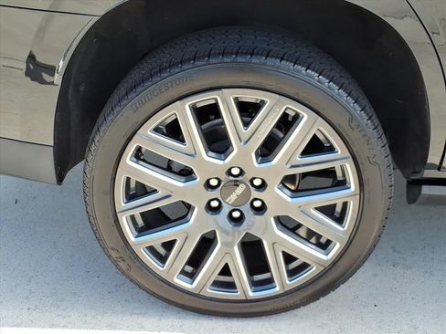 Used 2025 GMC Yukon Denali Ultimate w/ LPO, Floor Liner Package AWD/4WD image 13