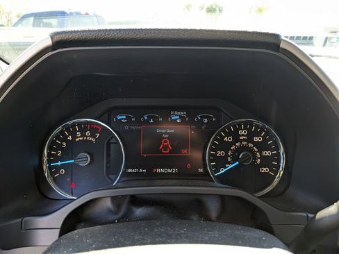 Used 2016 Ford F150 Lariat w/ Trailer Tow Package image 33