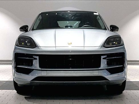 Used 2025 Porsche Cayenne GTS image 13