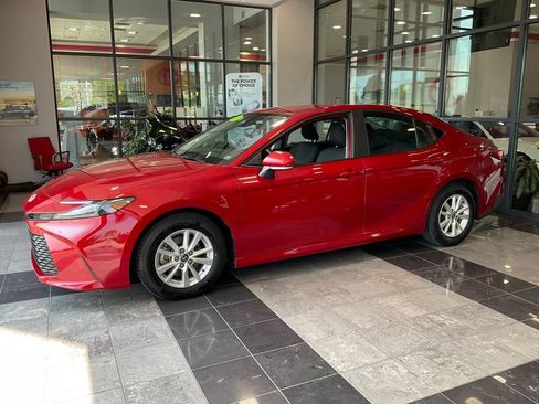 Certified 2025 Toyota Camry LE FWD image 3