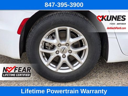 Used 2024 Chrysler Pacifica Touring-L FWD image 11