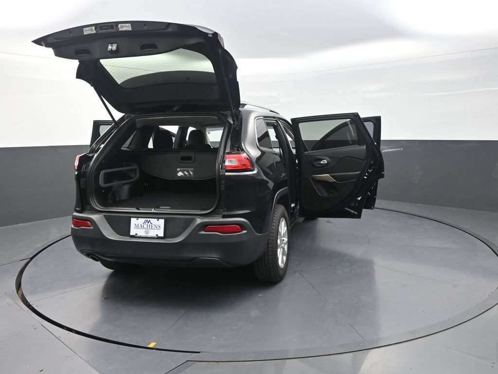 Used 2018 Jeep Cherokee Latitude AWD/4WD image 36