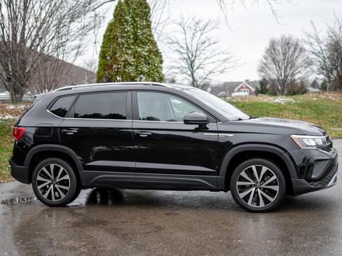 Used 2023 Volkswagen Taos SE image 4