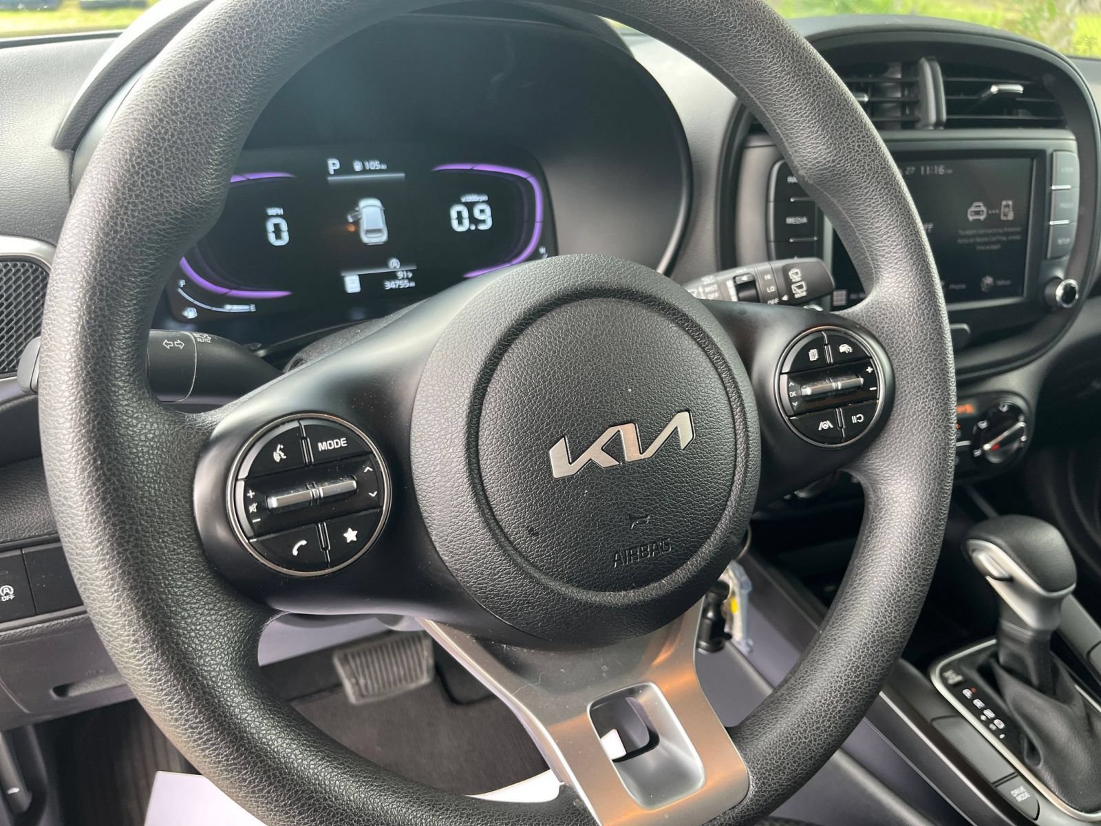 Used 2025 Kia Soul LX w/ LX Technology Package FWD image 25