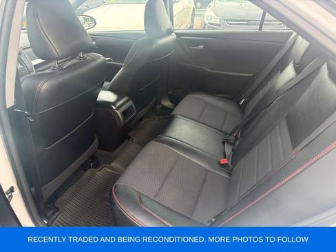 Used 2017 Toyota Camry SE w/ Moonroof Package FWD image 3