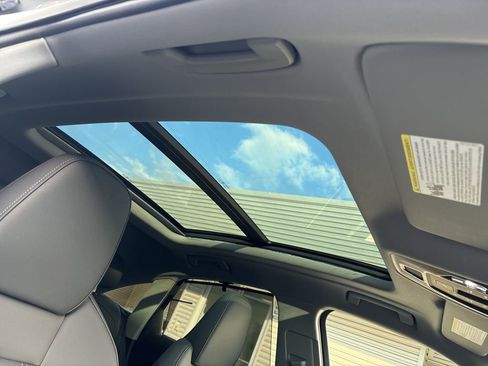 Used 2025 Audi Q5 Premium Plus w/ Premium Plus image 18