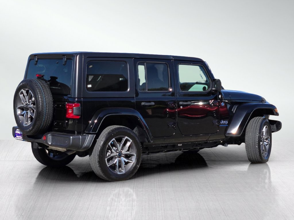 Used 2024 Jeep Wrangler Unlimited w/ Convenience Group AWD/4WD image 4