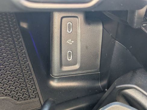 Used 2025 Mercedes-Benz GLC 350e 4MATIC image 7