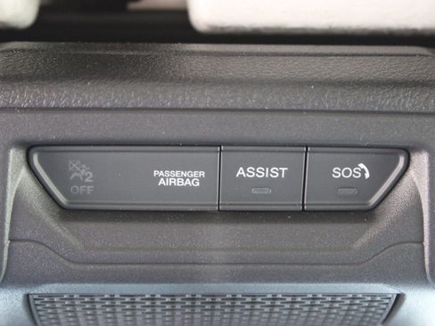 Used 2025 Jeep Wrangler Unlimited Sahara AWD/4WD image 30