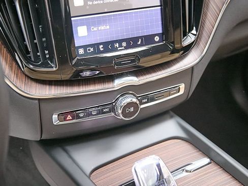 Certified 2025 Volvo XC60 B5 Ultra image 15