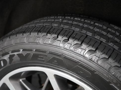 Used 2019 Jeep Grand Cherokee Limited AWD/4WD image 37