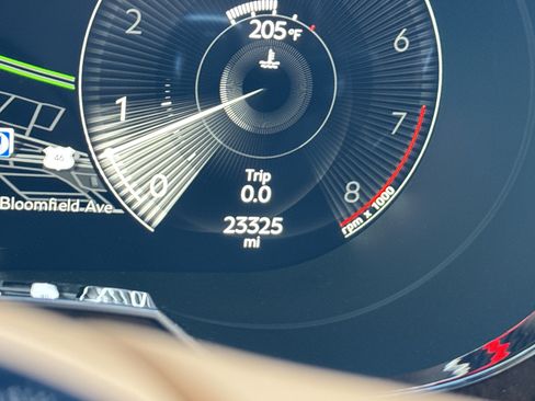 Used 2022 Bentley Bentayga image 21