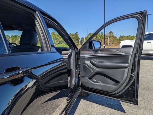 New 2025 Jeep Grand Cherokee Limited w/ Black Appearance Package image 58