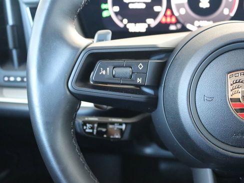 Used 2024 Porsche Cayenne image 45