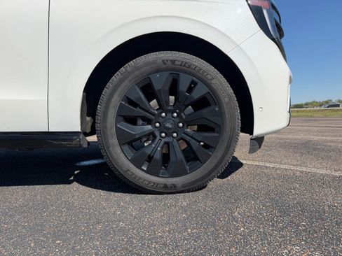Used 2025 Ford Expedition Max Platinum w/ Stealth Appearance Package AWD/4WD image 23