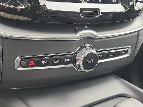 Used 2025 Volvo XC60 B5 Core image 16