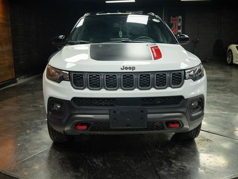 Used 2025 Jeep Compass Trailhawk AWD/4WD image 3