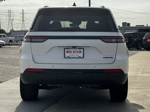 Used 2023 Jeep Grand Cherokee Limited w/ Black Appearance Package image 9