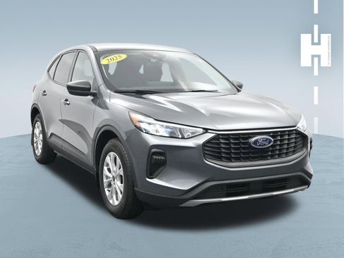 Used 2025 Ford Escape Active w/ Tech Pack #1 FWD image 3