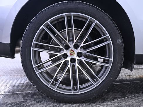 Used 2026 Porsche Macan AWD/4WD image 13